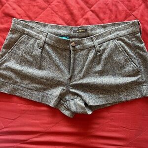 7FAM Shorts Beautiful Blue tweed fabric is accented with a large button